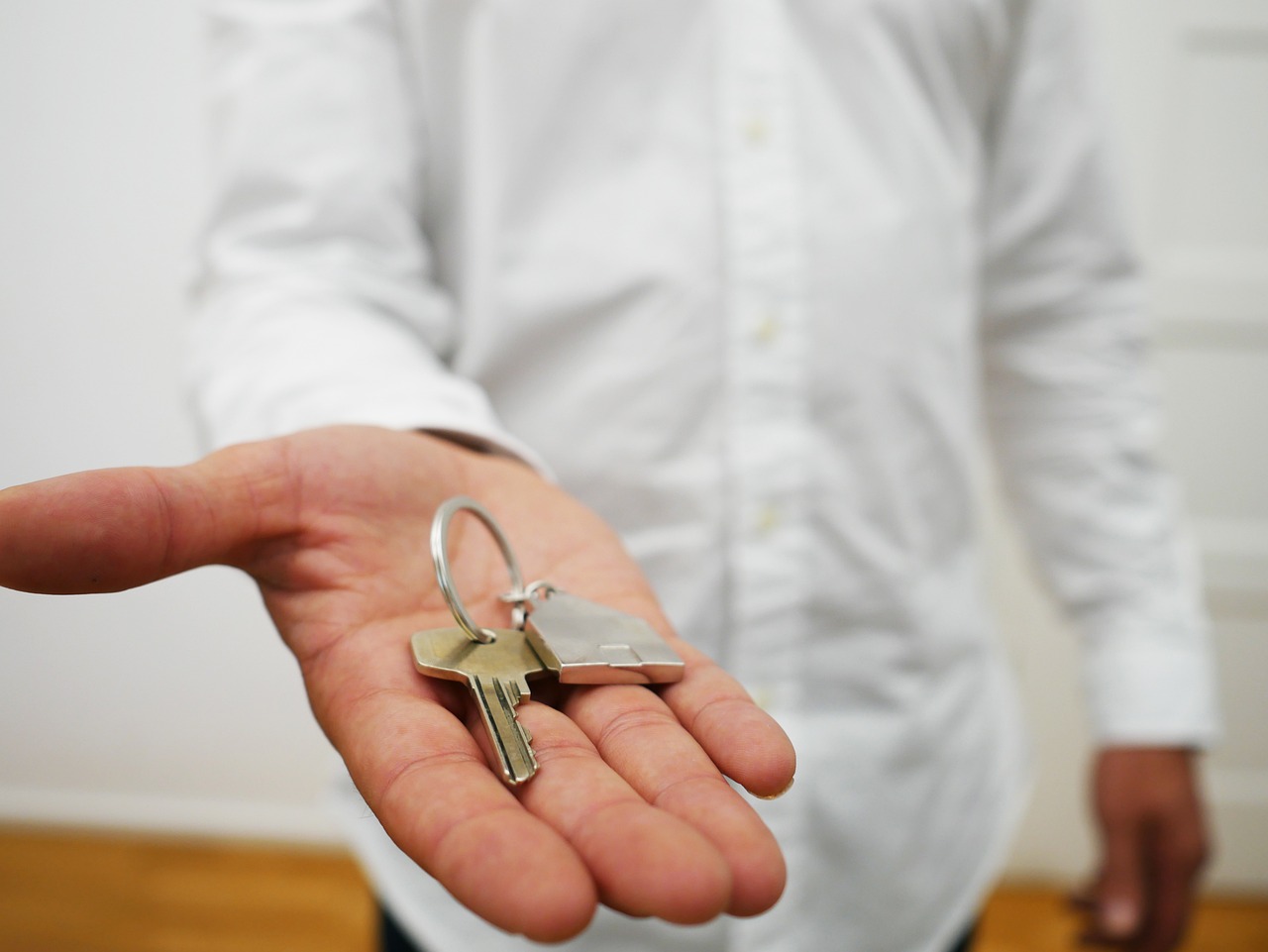 Sleutelhanger in hand